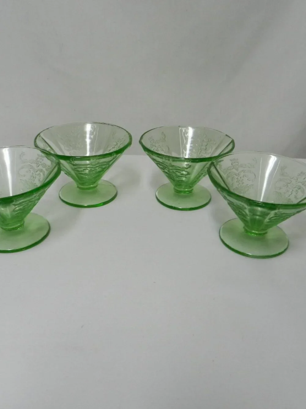 Federal Glass Madrid Vintage Depression Green Cone Shaped Footed bowl Set 4